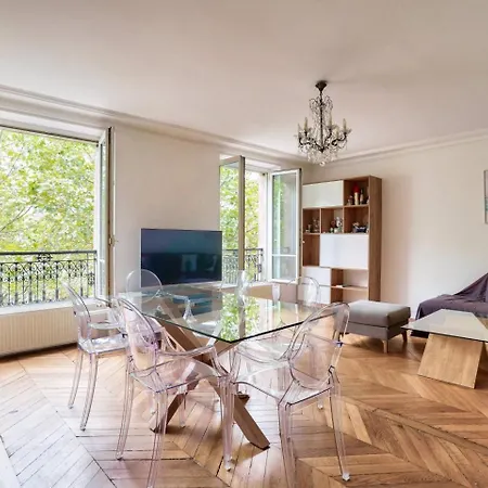 Sublime In The 17th District * Paris