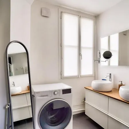 Sublime In The 17th District Apartment Paris