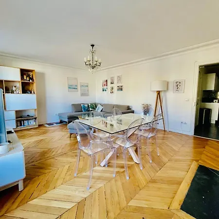 Sublime In The 17th District Apartment Paris